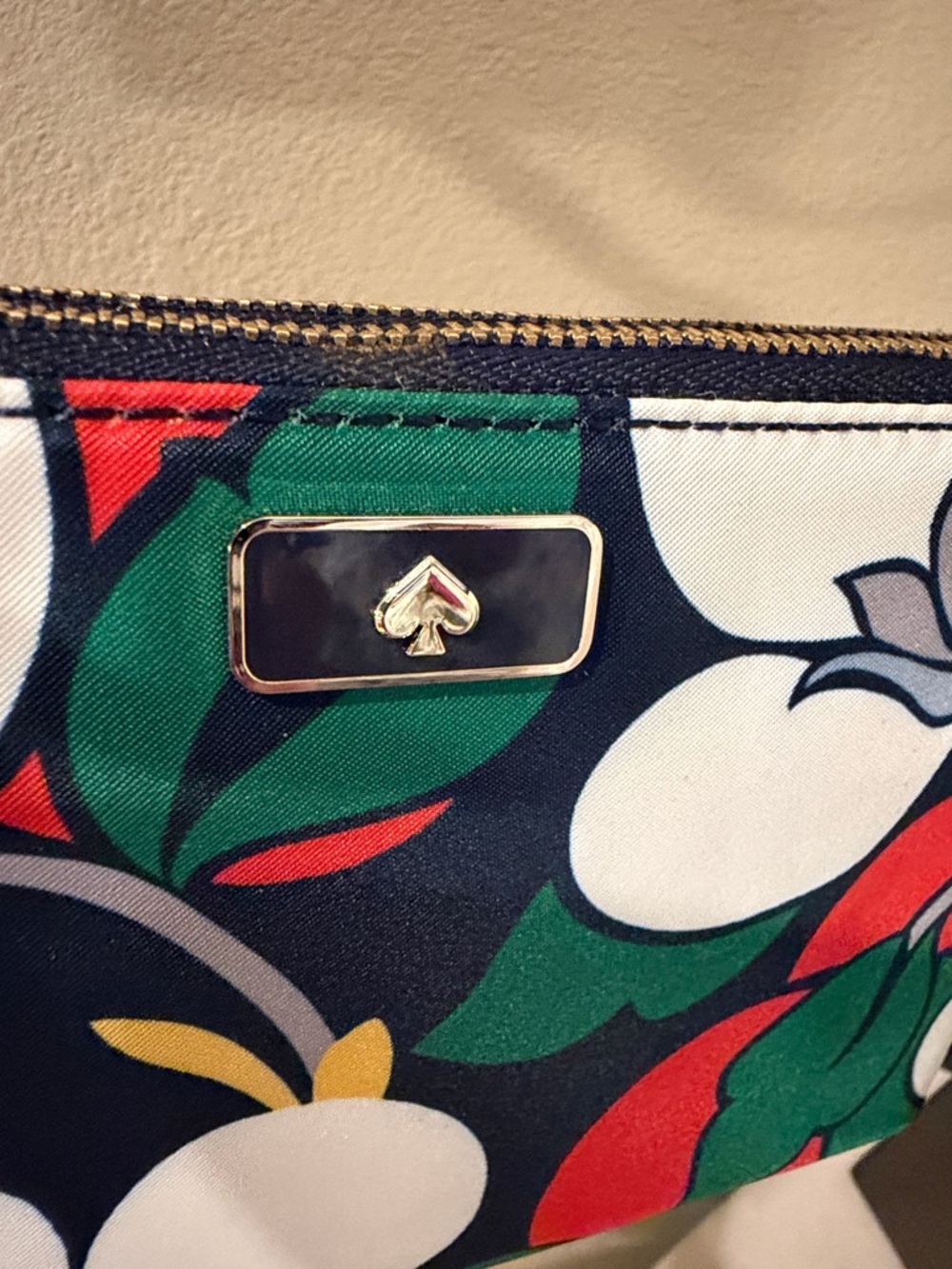 Kate Spade New York Dawn Breezy Floral Medium Double Zip Wristlet. - Picture 2 of 7